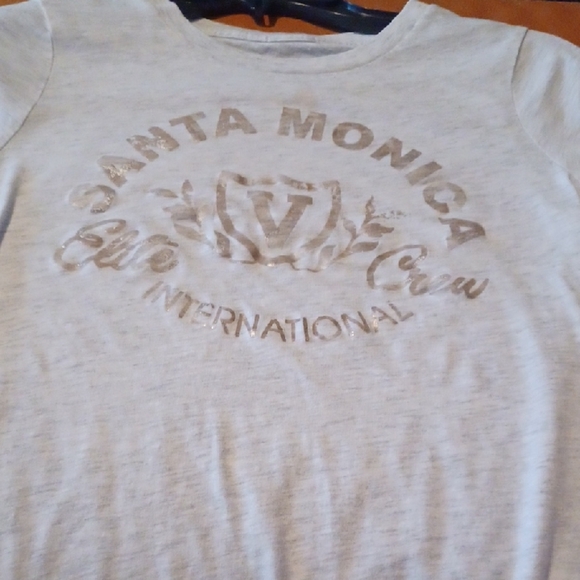 💙🌺Old Navy Light Gray Cotton Tee - Picture 2 of 8